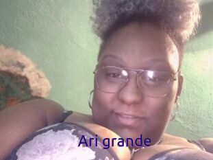 Ari_grande