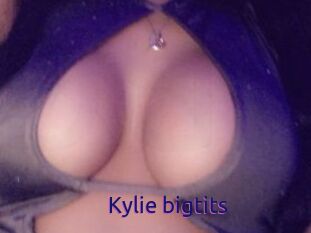 Kylie_bigtits