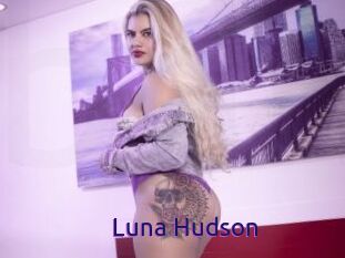 Luna_Hudson
