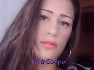 Mia_Cooper