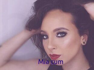 Mia_cum